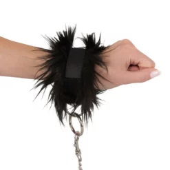 Bad Kitty Menottes & Collier Fausse Fourrure Noire -SexToys Soldes 2023 bad kitty menottes et collier fausse fourrure noire 2